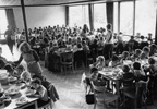 Bild: Essen im großen Saal 60er Jahre